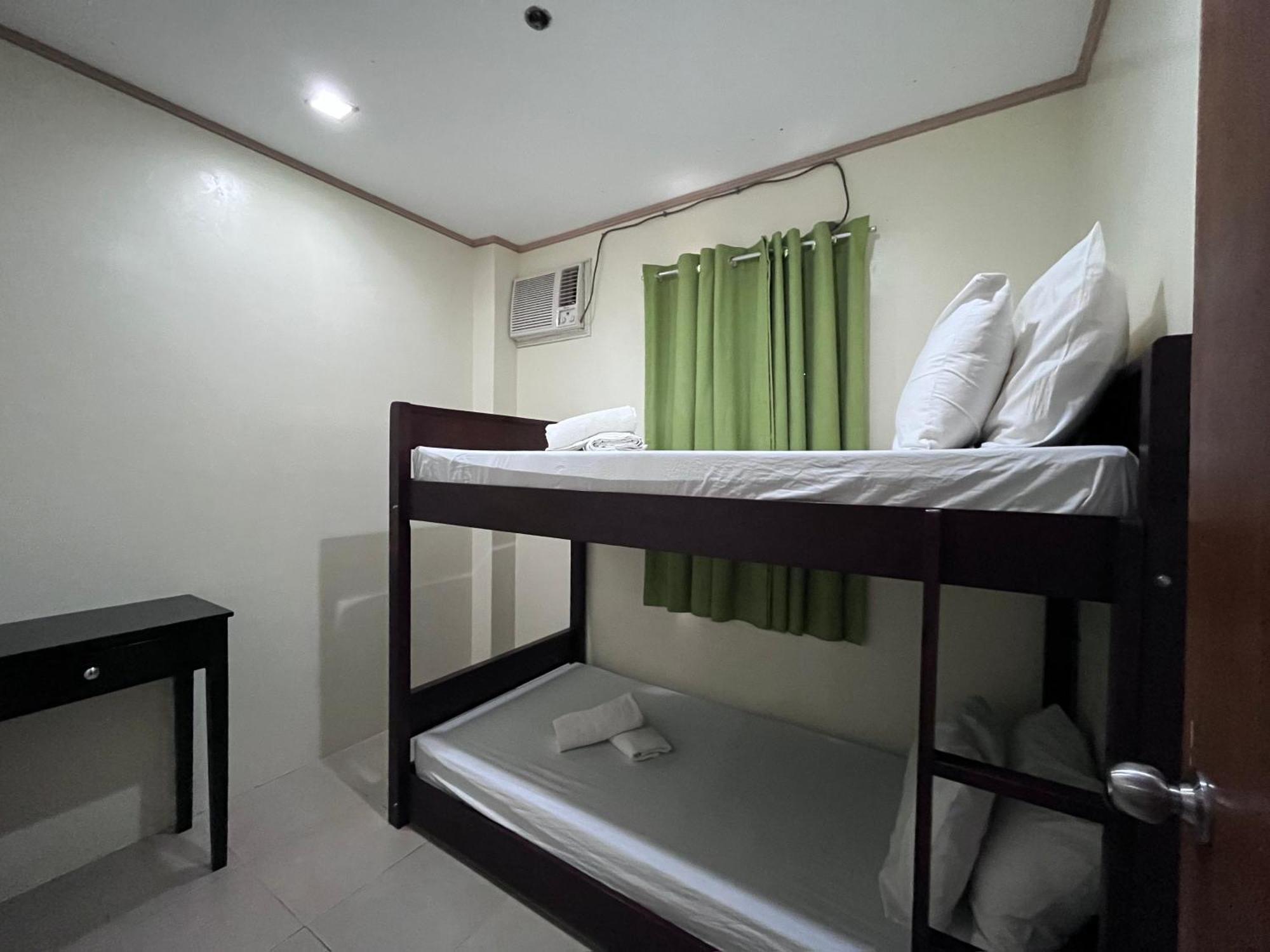 Blue Lagoon Inn & Suites Puerto Princesa Exterior foto